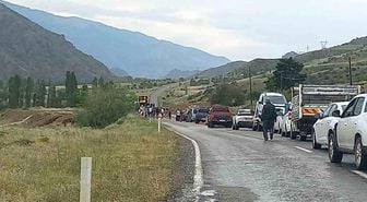 Oltu'da sağanak yağış sele neden oldu