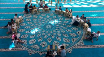 Selendi'de camiler çocuk sesiyle yankılanıyor