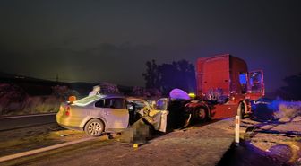 Adana'da otomobilin tıra çarptığı kazada 2 kişi öldü
