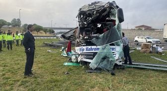 Anadolu Otoyolu'nun Bolu kesiminde kaza yapan yolcu otobüsündeki 15 kişi yaralandı