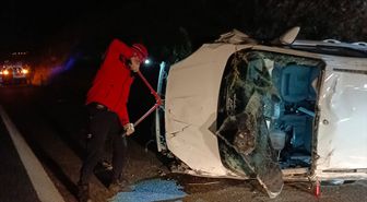 Balıkesir'de hafif ticari aracın otomobile arkadan çarpması sonucu 2 kişi yaralandı