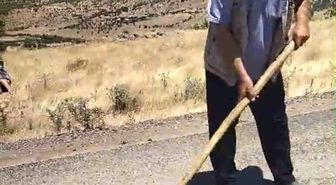 Çermik'te mahalle yolu muhtar ve vatandaşlar tarafından onarıldı