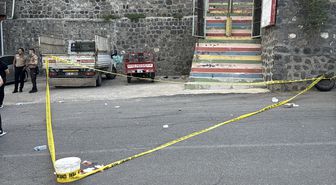 Diyarbakır'da otomobilinde silahlı saldırıya uğrayan sürücü yaşamını yitirdi