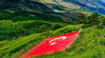 Kelkit Vadisi'nin simgesi dev Türk bayrağı yenilendi