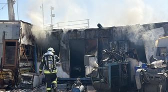 Kocaeli'de geri dönüşüm tesisinde çıkan yangın söndürüldü
