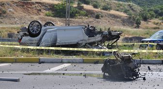 Konya'da refüje çarpan otomobildeki 3 kişi yaralandı