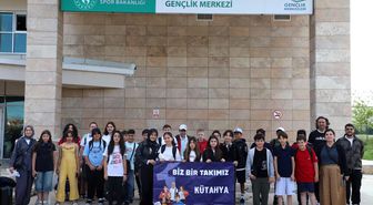 Kütahyalı gençler 'Biz Bir Takımız' projesi kapsamında Kırklareli'ne uğurlandı