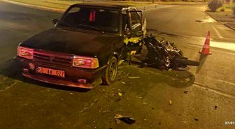 Manavgat'ta otomobil ile çarpışan motosikletteki 2 kişi yaralandı