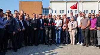 Özgür Özel: Mahkeme Başkanı, Ekrem İmamoğlu'nun savunma hakkını kısıtlayarak yargılamayı çoktan bitirdiğini itiraf etti