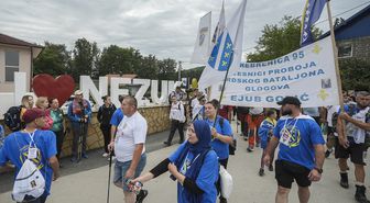 Srebrenitsa Soykırımı kurbanlarını anmak için düzenlenen "Barış Yürüyüşü" başladı