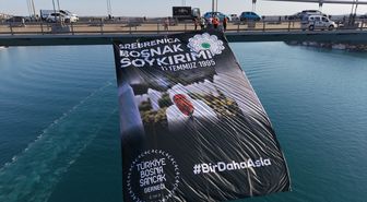 Srebrenitsa Soykırımı'nın 31. yılı dolayısıyla İstanbul Boğazı'ndaki köprülere pankart asıldı