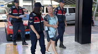 Alanya'da haşema ile havuza girmeyi engellediği iddia edilen site yöneticisi tutuklandı