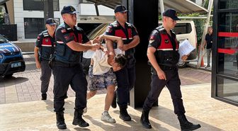 Alanya'da içerisinde çocuk bulunun otomobili çalan şüpheli tutuklandı