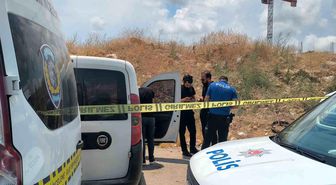Antalya'da bir kişi araç içince ölü bulundu, yakınları sinir krizi geçirdi