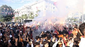 Büyükçekmece Şampiyonlar Anıtı Bayrak Çekme Töreni başkan Özbek ve Okan Buruk'un katılımıyla yapıldı