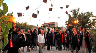 Çeşme'de kursiyerlere 'usta aşçı' belgeleri verildi