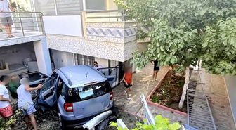 Didim'de araç evin bahçesine uçtu