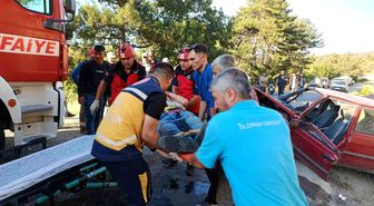 Dursunbey'de trafik kazası: 3 yaralı