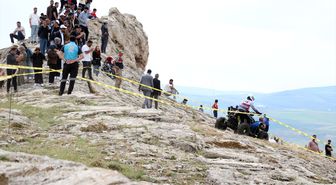 Ekstrem sporcuları volkanik Tendürek Dağı'nda sıra dışı bir deneyim yaşadı