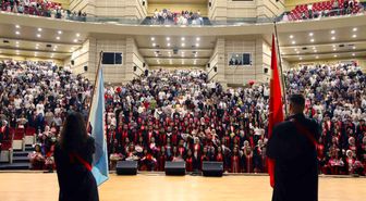 ERÜ Eğitim Fakültesi yeni mezunlarını verdi