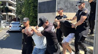 İstanbul'da yaralı olarak hastaneye giderken aracıyla kaza yapan kişinin ölümüne ilişkin 2 zanlı tutuklandı
