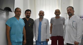 İzmir'de ilk: Testis kanseri hastasının kalbindeki kitle göğüs kemiği kesilmeden alındı