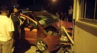 Kapaklı'da alkollü sürücü bina duvarına çarptı: 2 yaralı