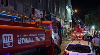 Küçükçekmece'de çıkan yangında 4 iş yerinde hasar oluştu