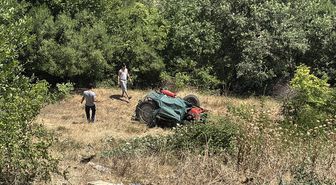 Samsun'da devrilen traktörden atlayan sürücü yaralandı