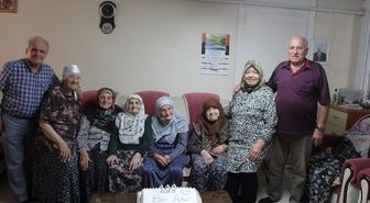 'Ümmügül teyze'nin 100. yaşını beş kuşak bir arada kutladı