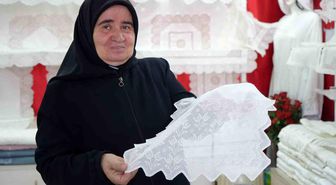 50 yıldır işlediği sanat ile gelinlik kızların çeyizini süslüyor