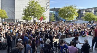 Almanya'da hükümetin hayata geçirmeyi planladığı sağlık reformu protesto edildi