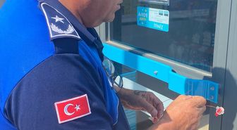 Antalya'da tarihi geçmiş gıda satan zincir market mühürlendi