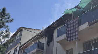 Bursa'da 3 katlı binanın çatısında çıkan yangın söndürüldü