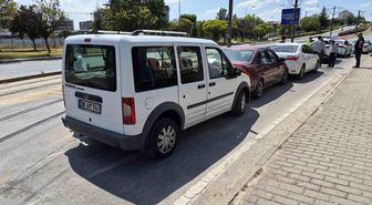 Eskişehir'de 3 aracın karıştığı zincirleme trafik kazası ucuz atlatıldı