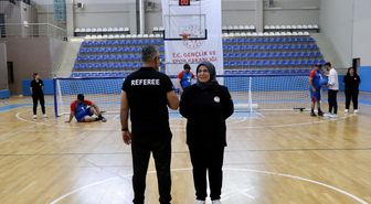 Görme engelli oğlunun spor yolculuğu, annesini golbol hakemi yaptı