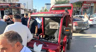 Hafif ticari araç ile elektrikli motosiklet çarpıştı: 1 yaralı