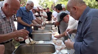 Kiremitçi Sinanbey Cami'de bin 500 kişilik aşure ikramı