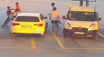 Kuşadası'nda yol verme tartışması, akaryakıt istasyonunda kavgaya dönüştü: Olay anı kamerada
