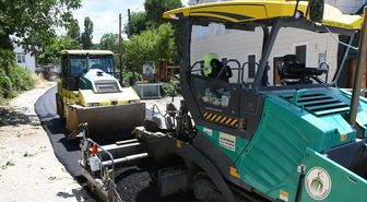 Lapseki'de köy yollarında asfaltlama çalışmaları sürüyor