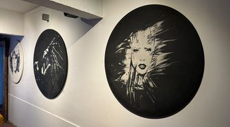 "Long Play Art Collection" sergisi müzikseverleri nostaljik bir yolculuğa çağırıyor