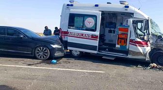 Mardin'de ambulans, tır ve otomobilin karıştığı kazada 3 kişi yaralandı