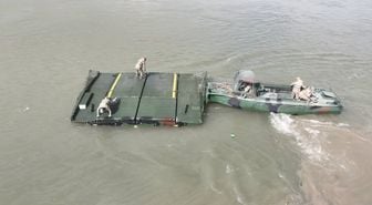 Mehmetçikten Fırat nehri üzerine 240 metrelik yüzer köprü