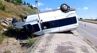Minibüs takla attı: 1 yaralı