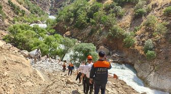 Şırnak'ta balık tutarken Habur Çayı'na düşen kişiyi arama çalışmaları sürüyor