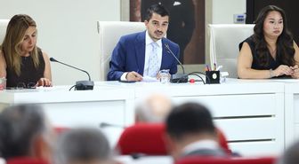 Tarihi zirve sırasında tatile giden belediye başkanı sessizliğini bozdu