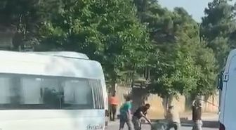 Trafikte tartıştıkları kişiyi sopayla dövdüler: 4 gözaltı