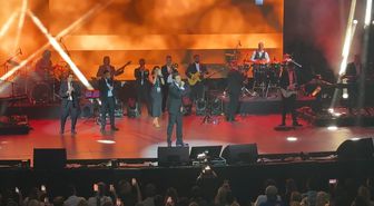 Yunan sanatçı Konstantinos Argiros Harbiye'de konser verdi