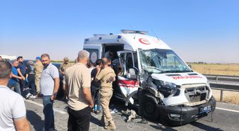 Nusaybin'de Ambulans Zincirleme Kaza Yaptı: 3 Yaralı