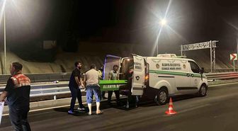 Alanya'da motosiklet bariyerlere çarptı, sürücü hayatını kaybetti